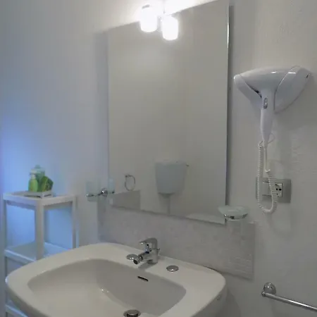 Omphalos Guest house